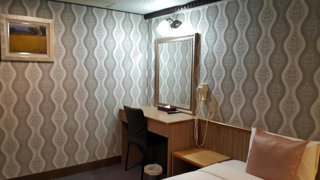 Mei Hua Hotel Kaohsiung Luaran gambar